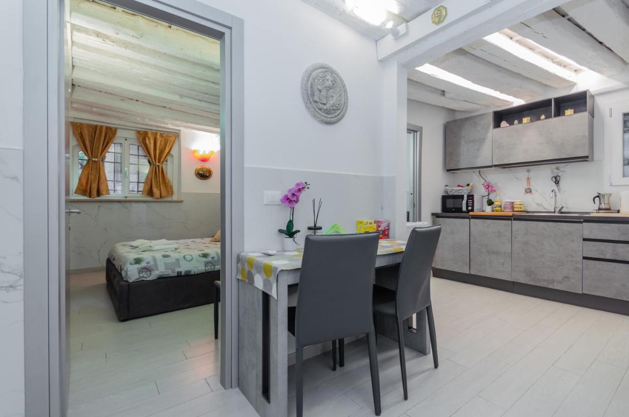 Palazzo Dolfin - Piazza San Marco Lovely Apartment Венеция Экстерьер фото