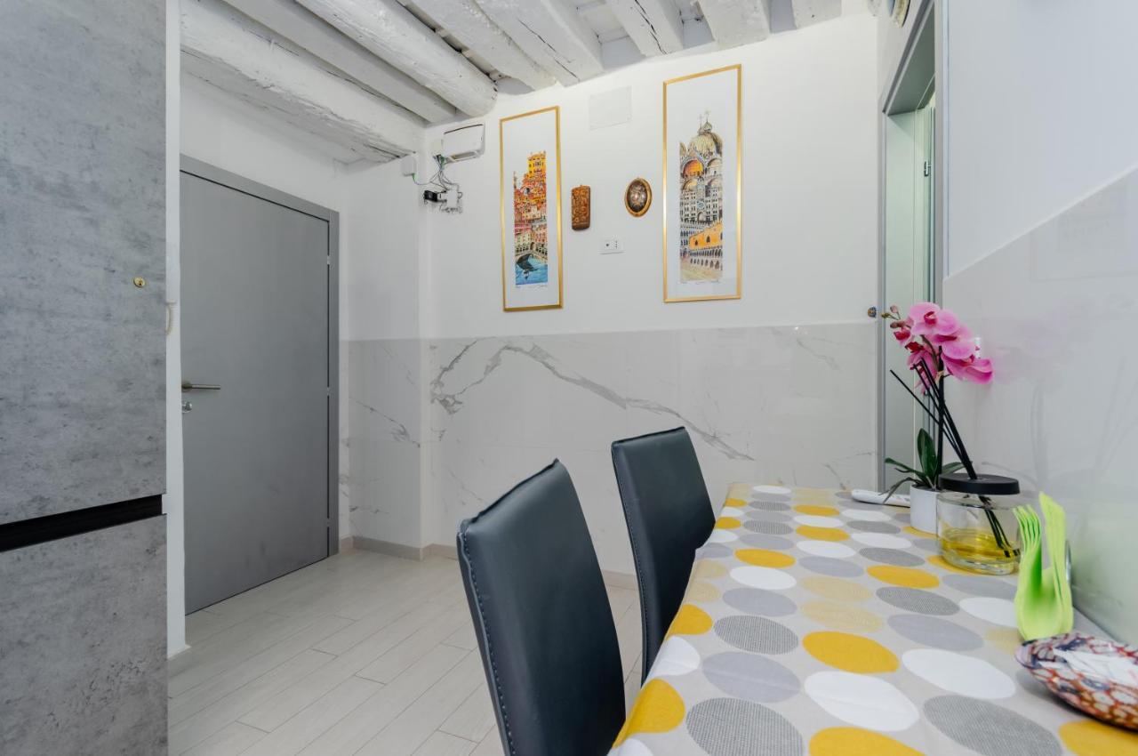 Palazzo Dolfin - Piazza San Marco Lovely Apartment Венеция Экстерьер фото