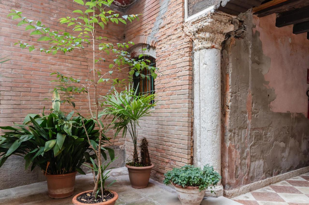 Palazzo Dolfin - Piazza San Marco Lovely Apartment Венеция Экстерьер фото