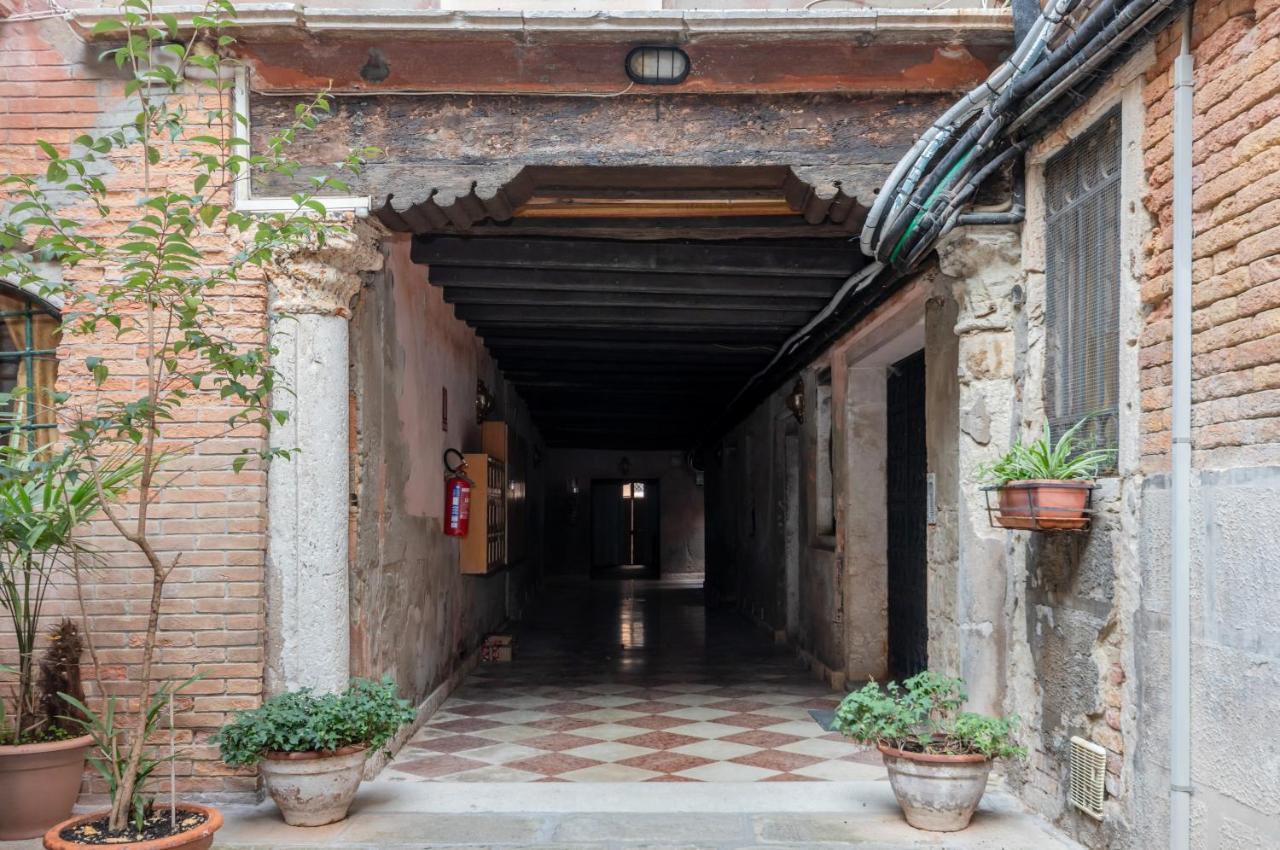 Palazzo Dolfin - Piazza San Marco Lovely Apartment Венеция Экстерьер фото